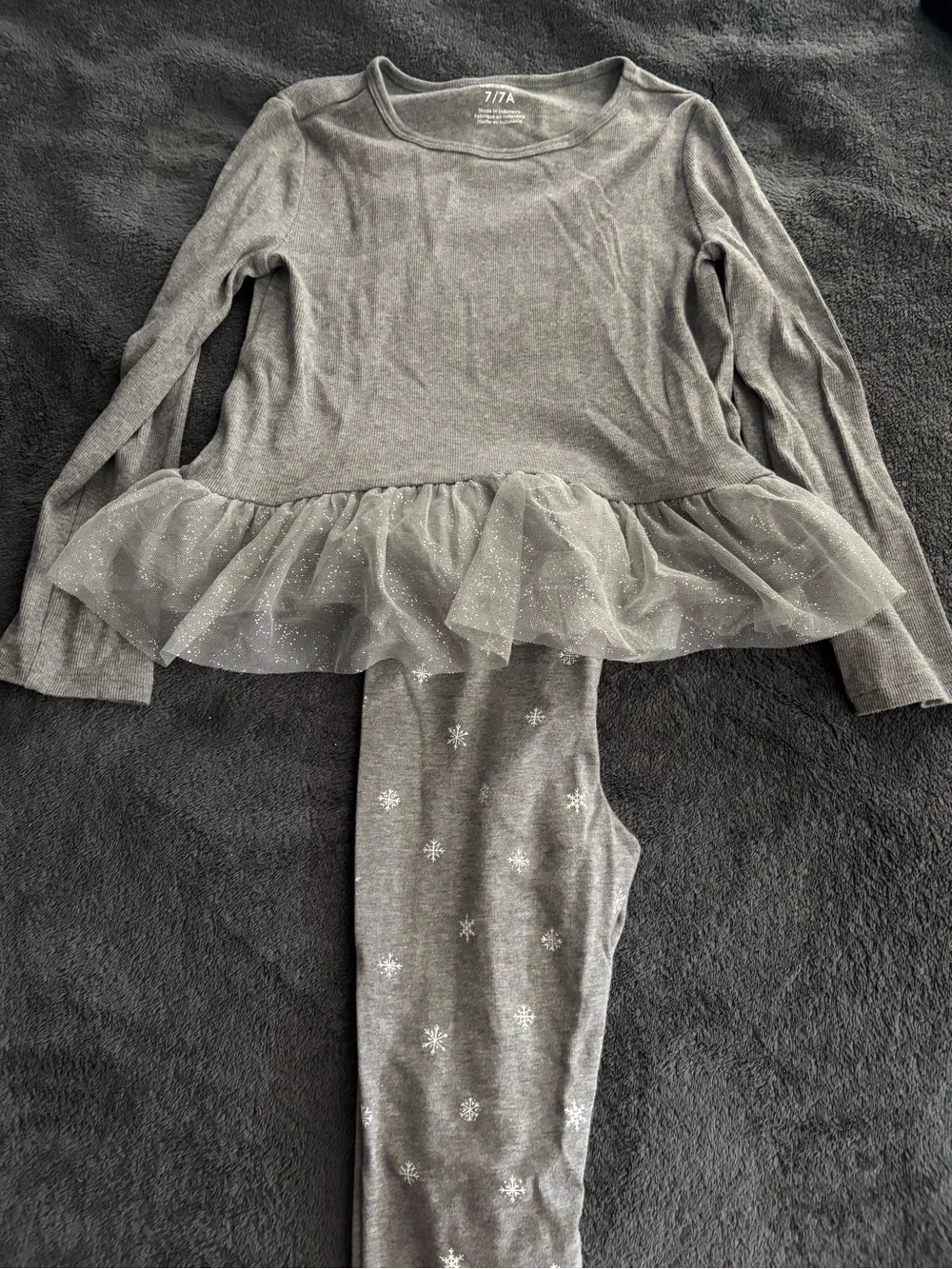 Carter's Gray Long-Sleeve Tulle Peplum Shirt and Matching Snowflake Leggings